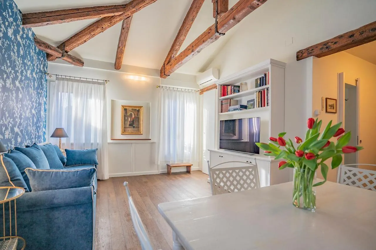 Lo Squero 3 Apartment With Balcony In Dorsoduro Venetië
